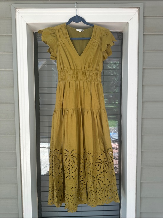 Moon River Dresses & Skirts - Moon River Green Eyelet Tiered Maxi Dress Small